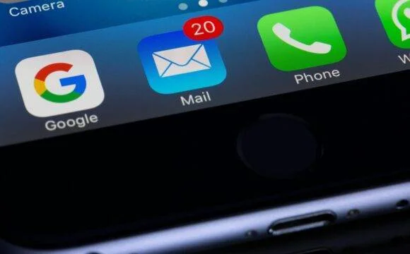 email messages on an iphone